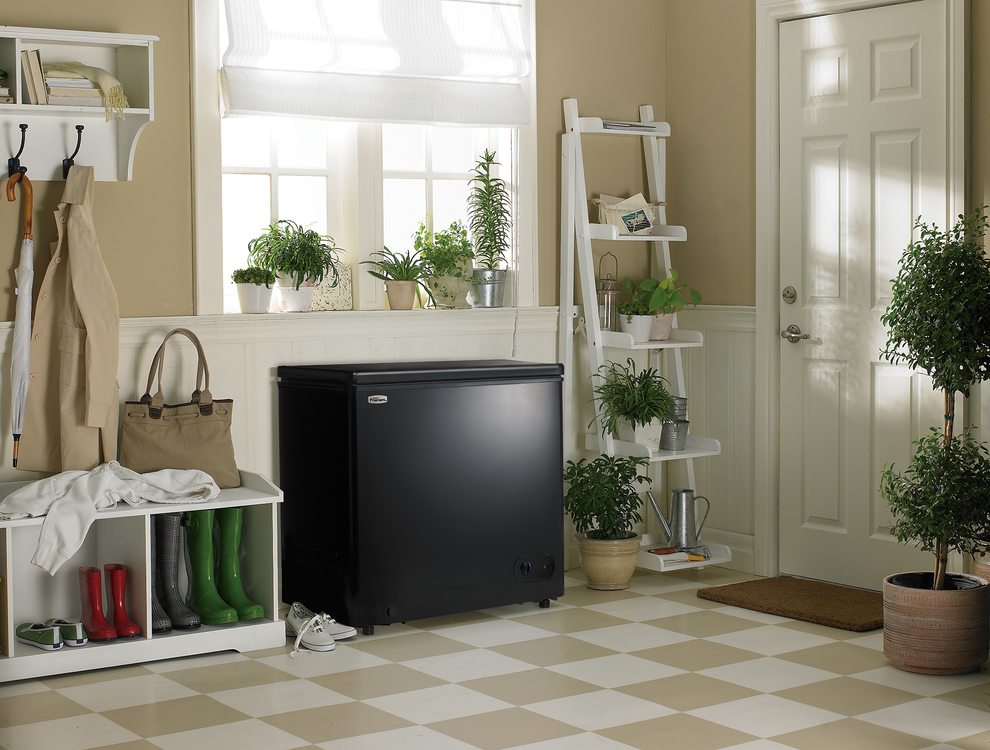 danby 5.5 chest freezer black