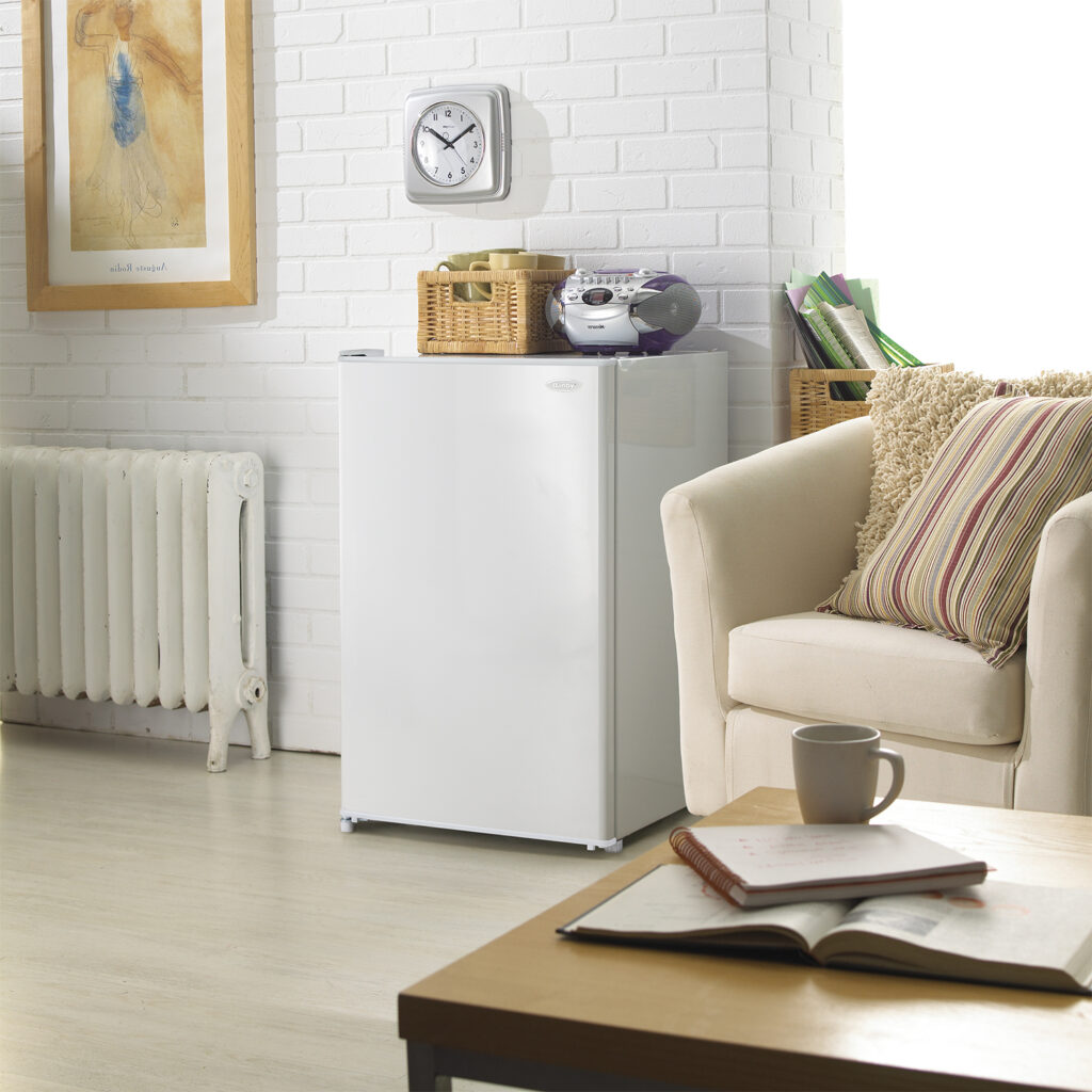 DCR033B1WDB_insetting-left