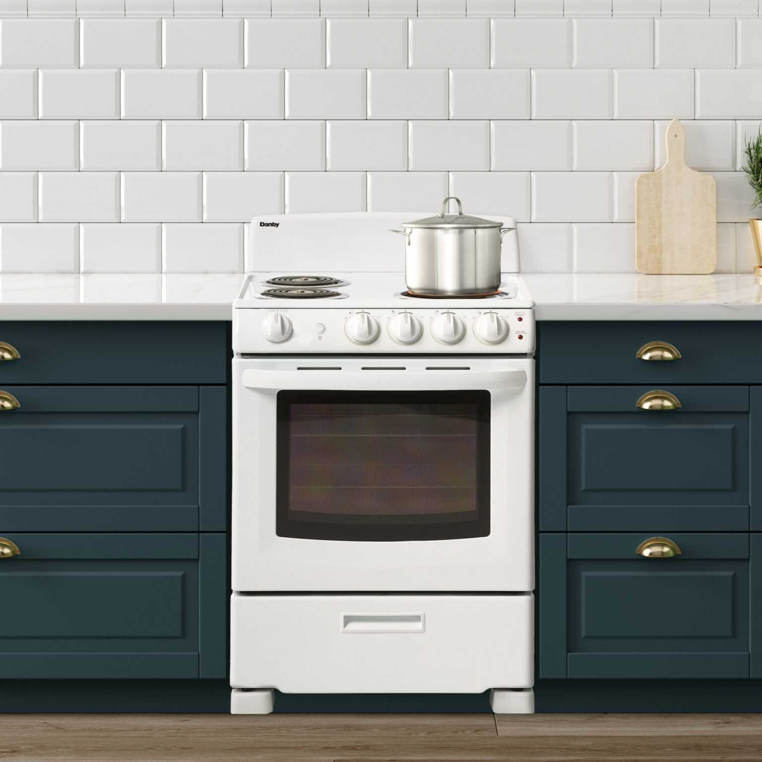 Danby 24" Wide Electric Range in White DER244WC Danby Canada