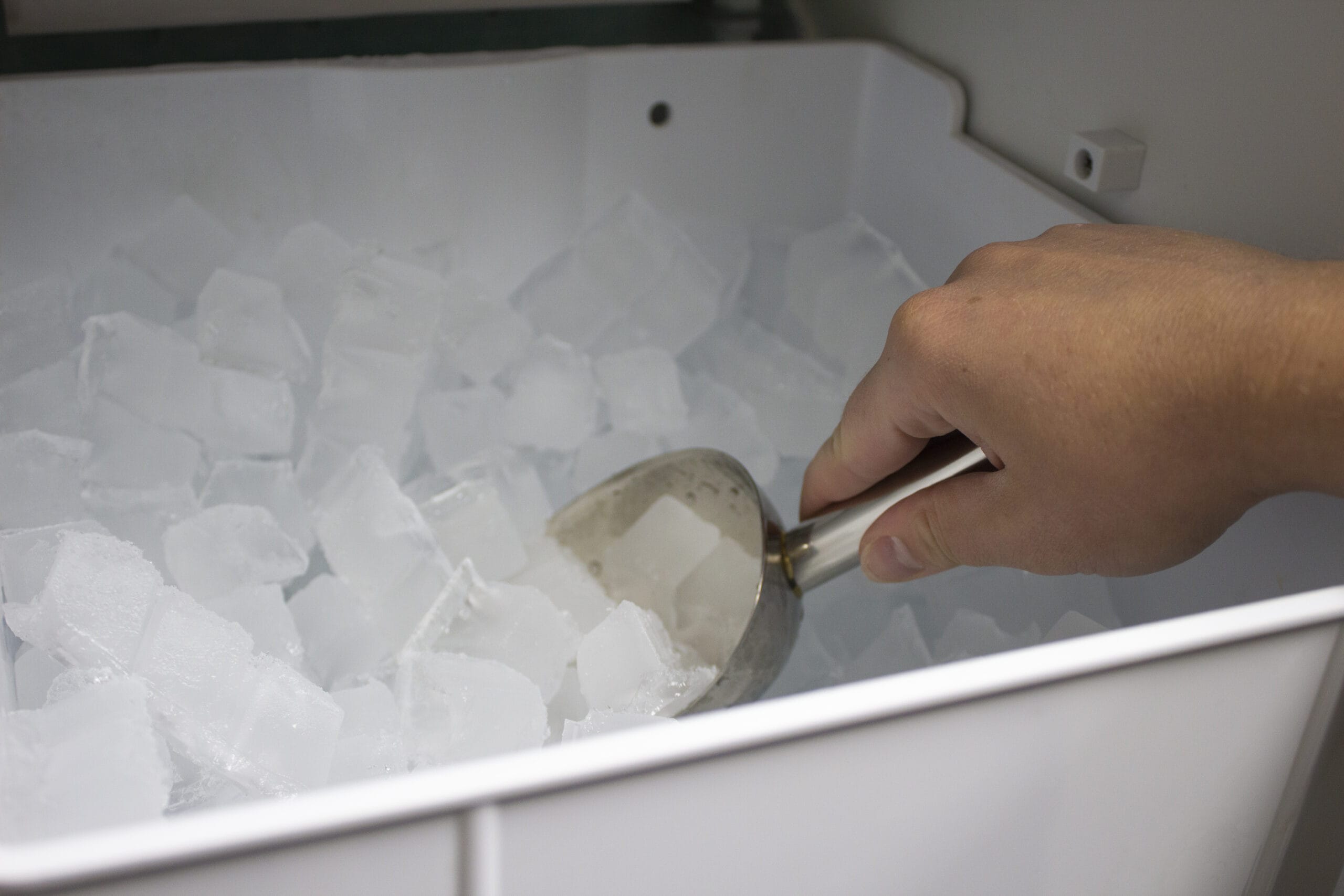 Silhouette 15" Wide Built-in Ice Maker in Stainless Steel - Image 4