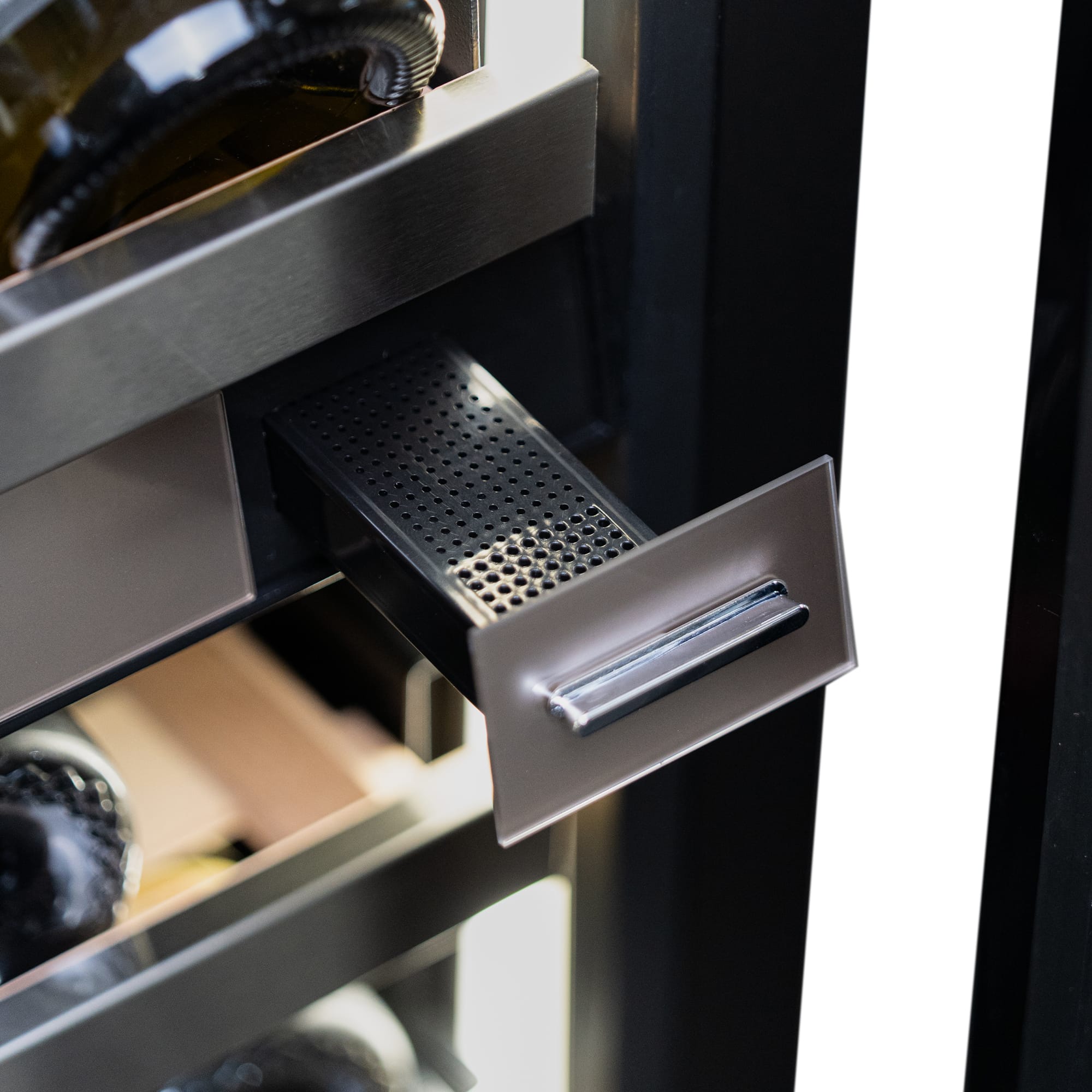 Silhouette Pro Gen 3 - 24” Built-In Wine Cellar Panel-Ready - Image 7