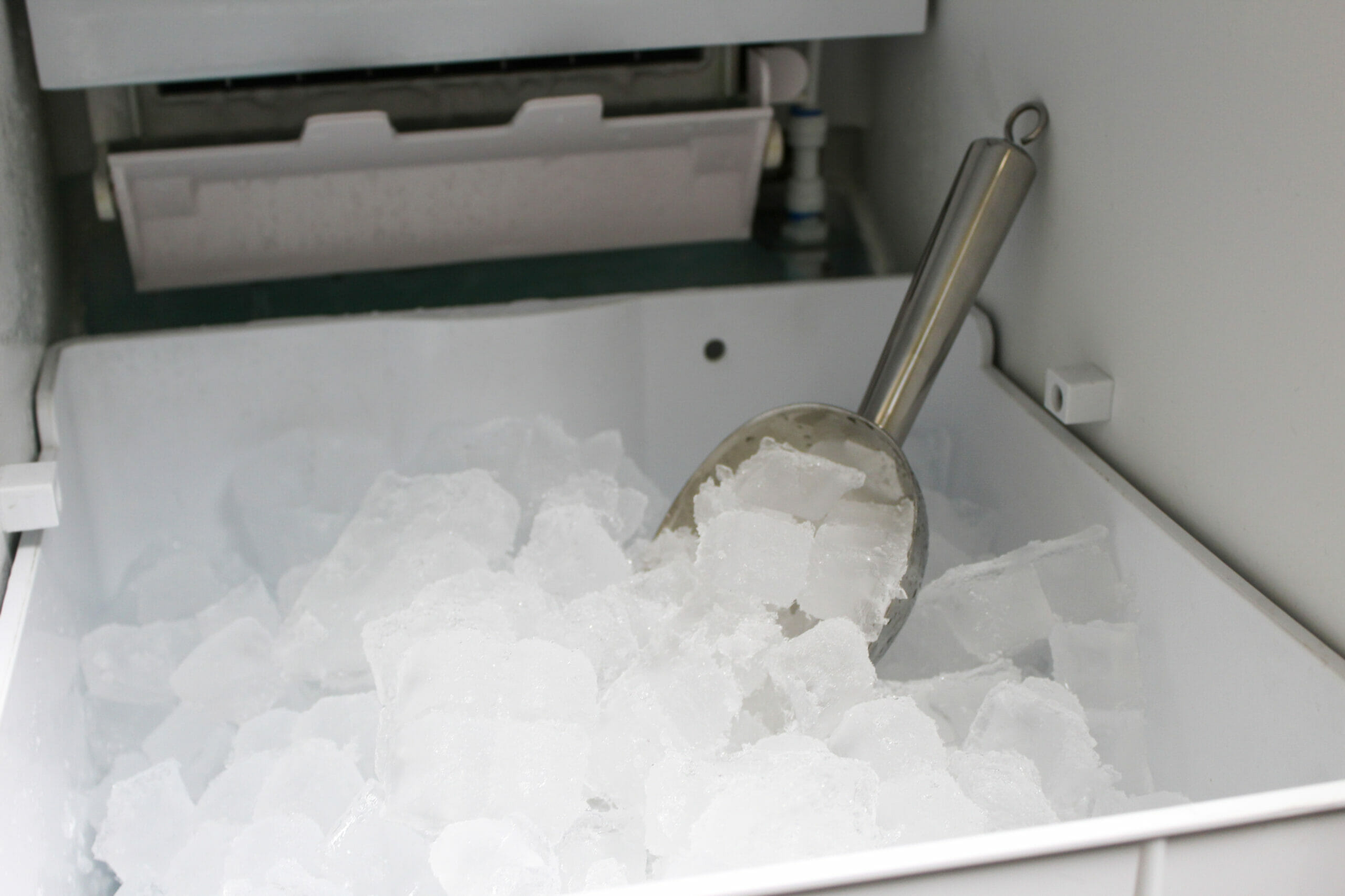 Silhouette 15" Wide Built-in Ice Maker in Stainless Steel - Image 3