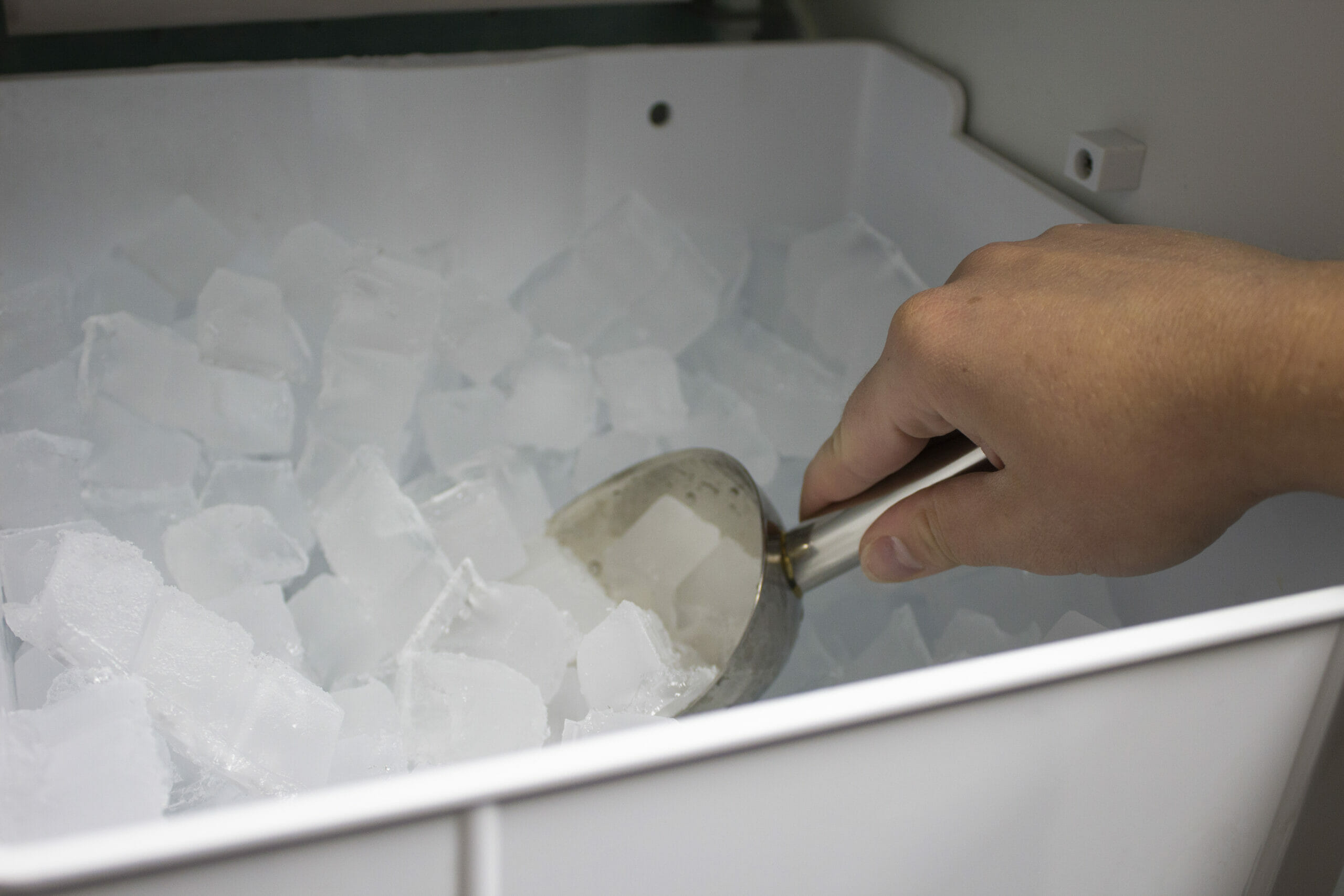 Silhouette 15" Wide Built-in Ice Maker in Stainless Steel - Image 4