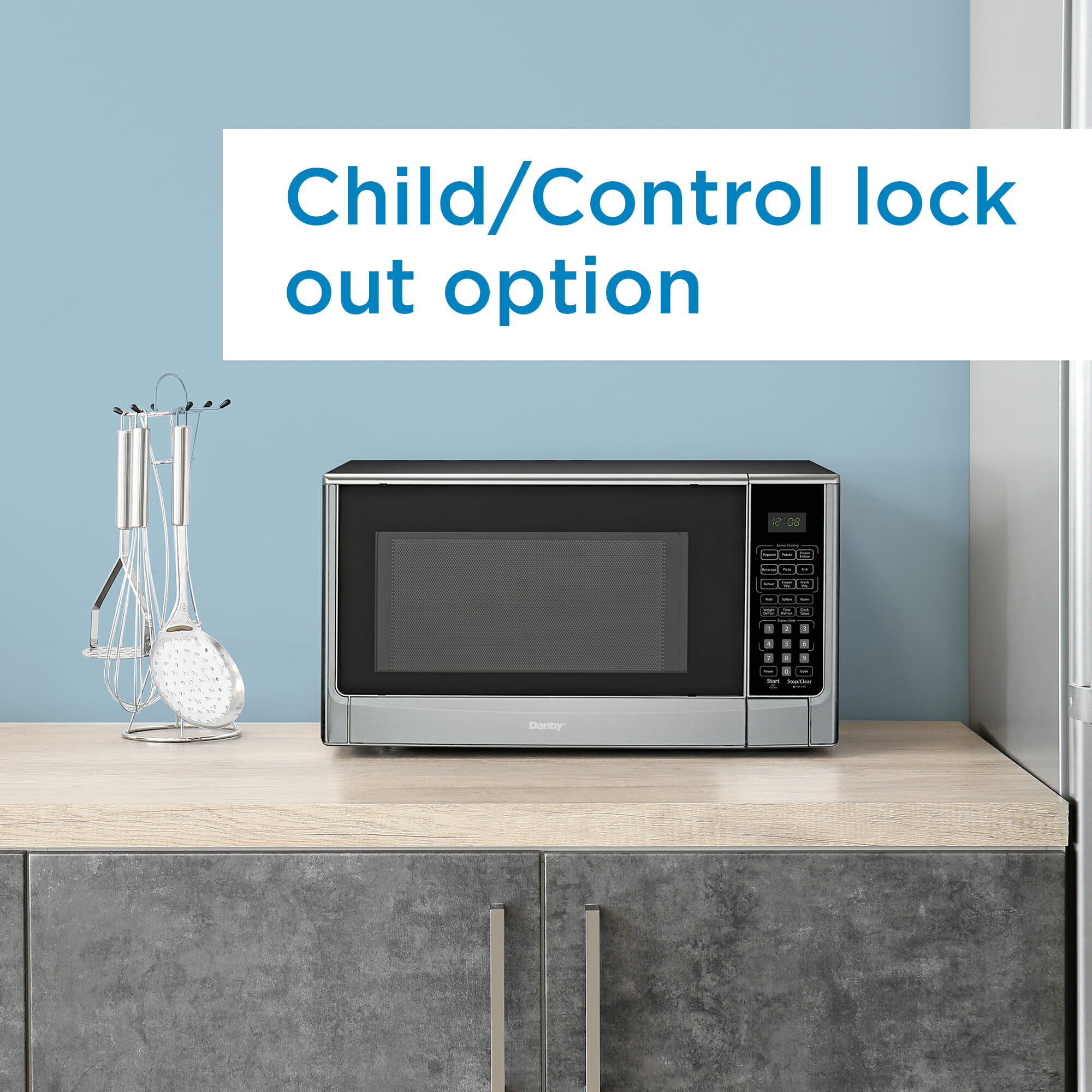 Danby Designer 1.4 cu ft Sensor (Cooking) Microwave in Stainless Steel - Image 5