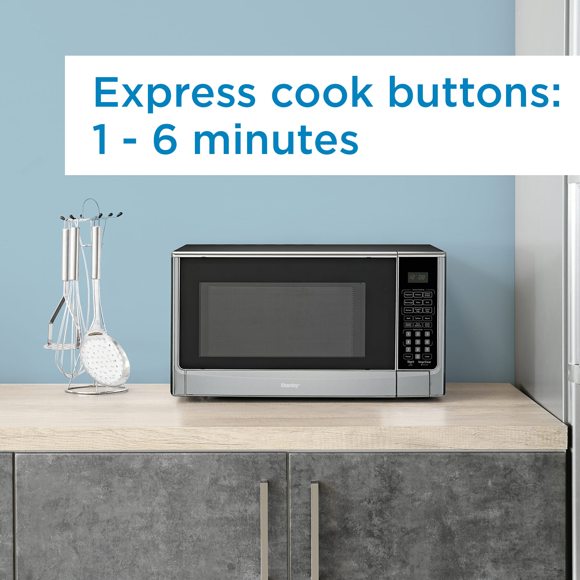 Danby Designer 1.4 cu ft Sensor (Cooking) Microwave in Stainless Steel - Image 6