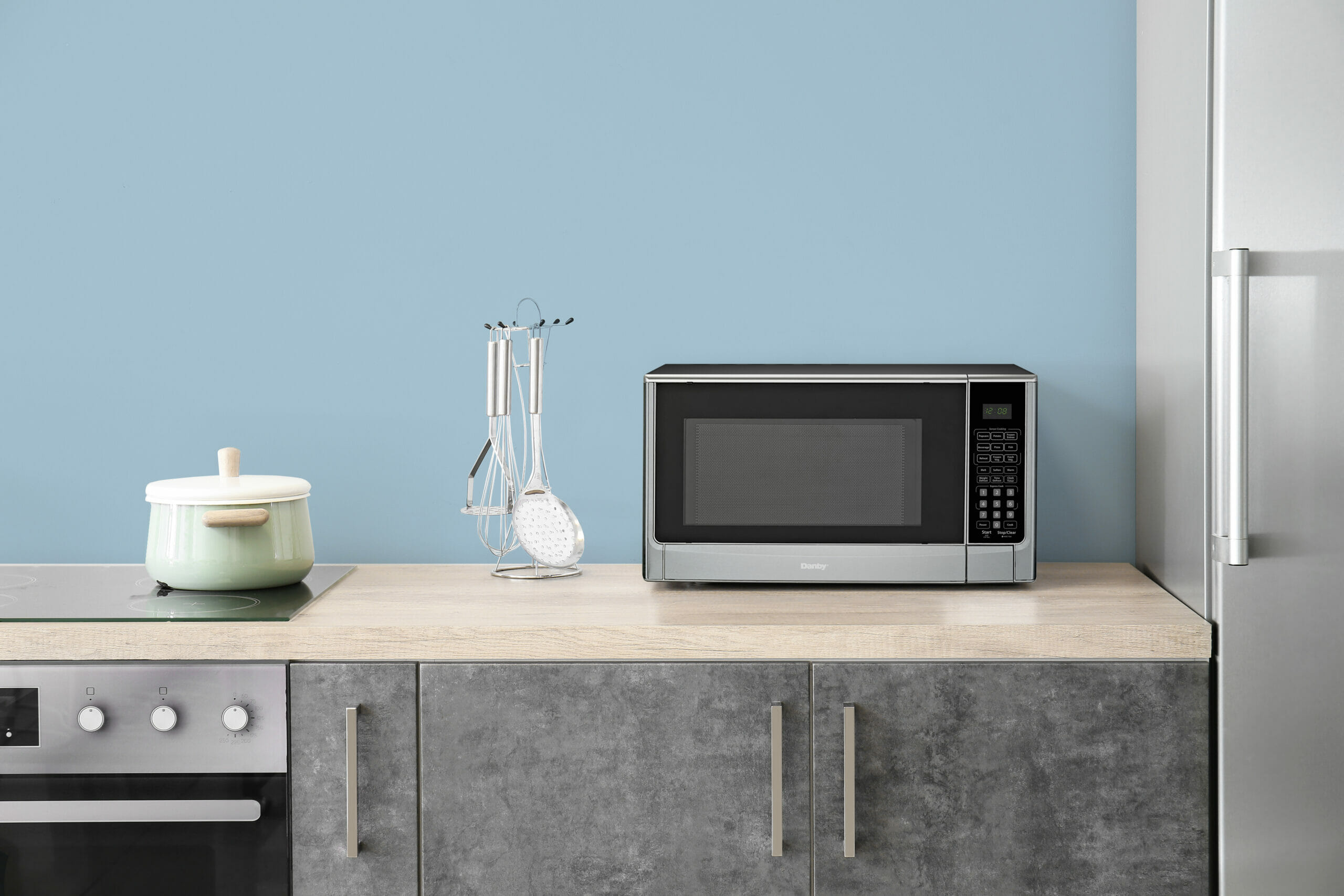 Danby Designer 1.4 cu ft Sensor (Cooking) Microwave in Stainless Steel - Image 9