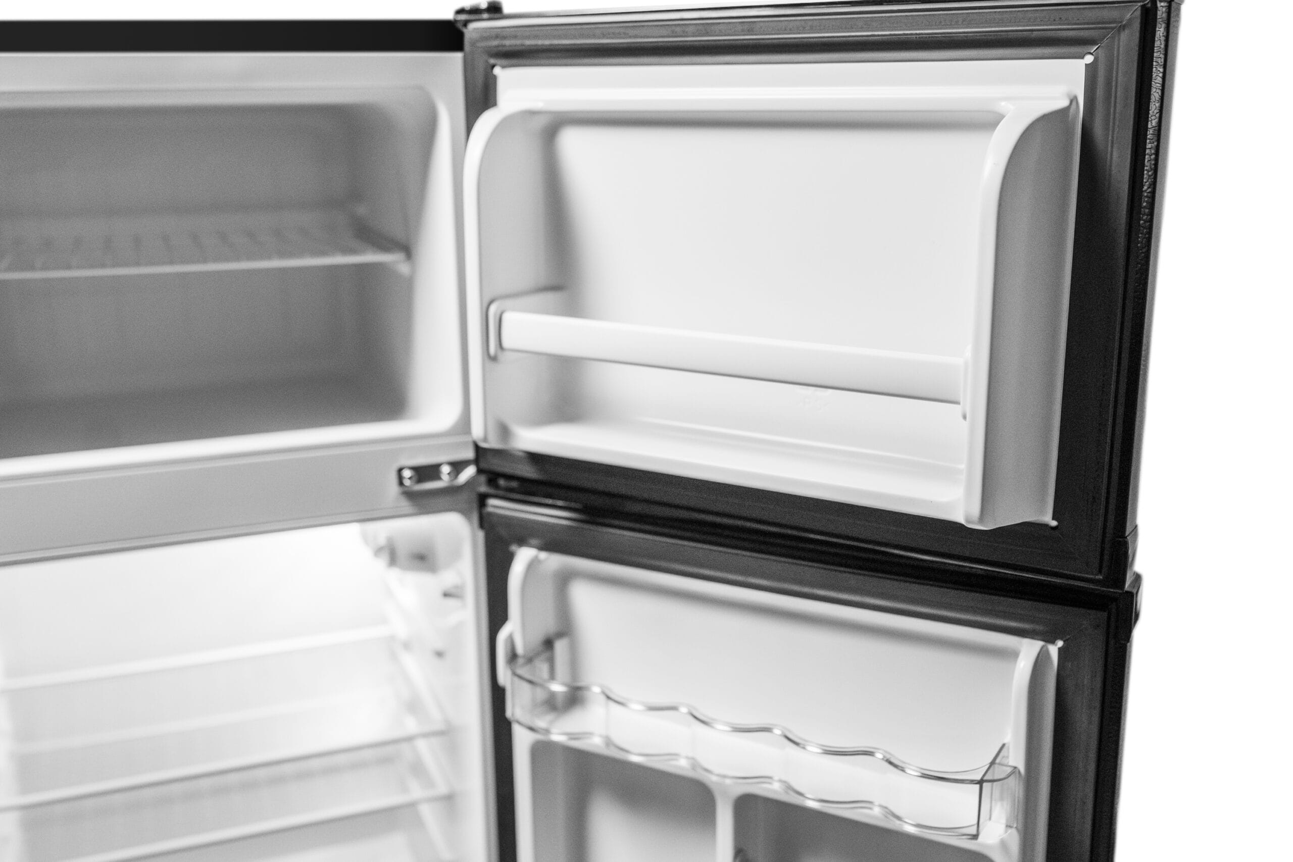 MicroFridge 4.5 cu. ft. Combination Unit in Black - Image 10