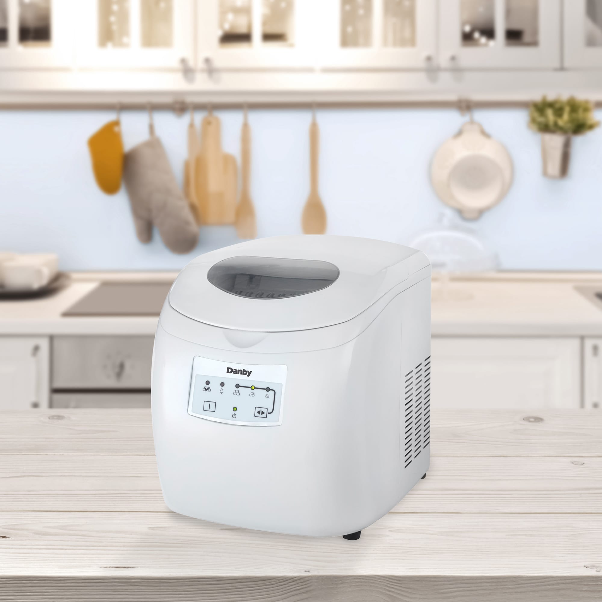 Danby 25 lbs. Countertop Ice Maker in White - Image 7