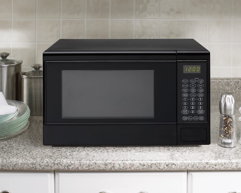 Danby 1.4 cu ft. Countertop Microwave in Black - Image 4